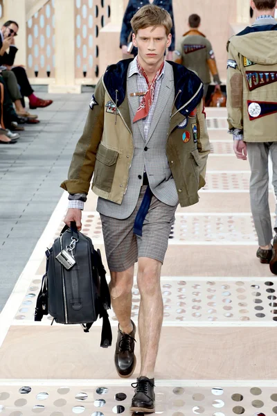 Look 27